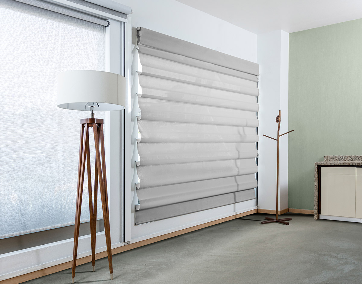 ROMANAGOTA_SCREEN2000_WHITEPLATINUM_RENDER